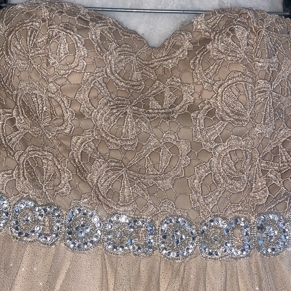 Strapless short Lace and Sparkly Dress - Picture 4 of 6